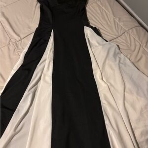 Chic Monochrome Long Sleeve Dress